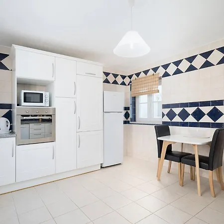 Traditional Seaside Tavira Apartment