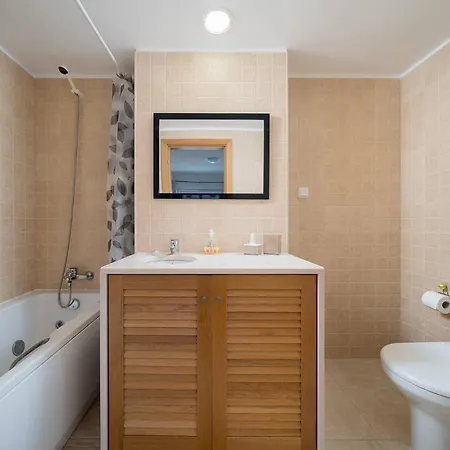 Traditional Seaside Tavira Apartment *